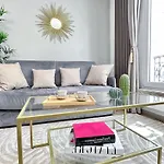 Comfortable Family Flat In Paris