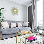 Comfortable Family Flat In Paris
